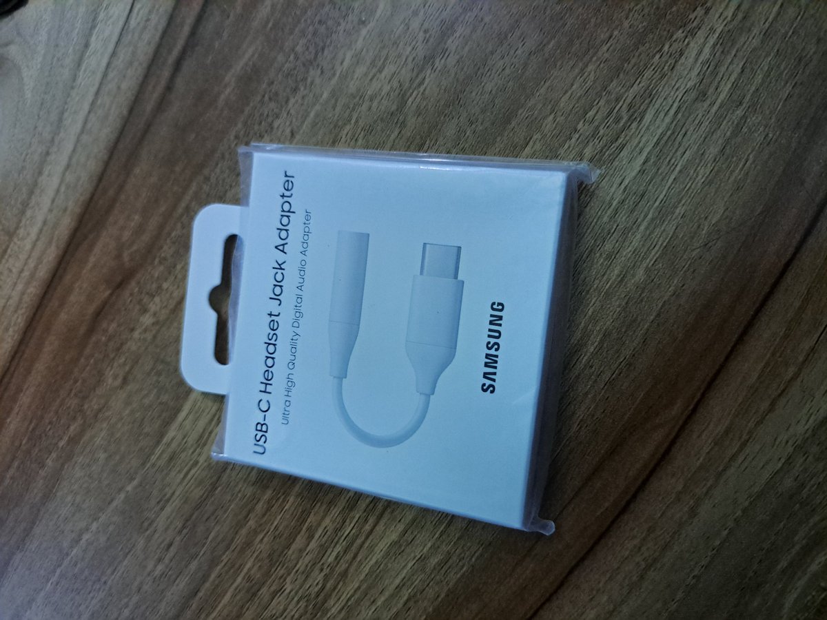 rohitx80's tweet image. It makes no sense to remove the 3.5mm port from the mobile and spend 700+ some times 1200 rupees for it and other brands, the quality is not that good that weir quality is very poor i would say.

#tech #mobileproblem #problem