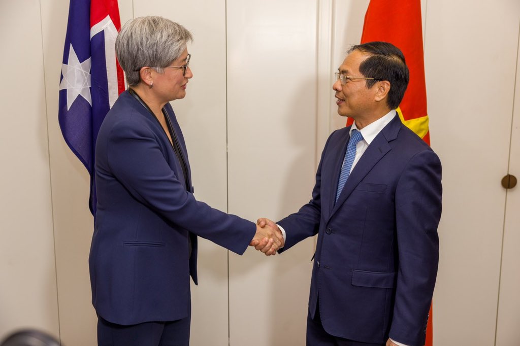SenatorWong's tweet photo. Delighted to welcome my Vietnamese counterpart @FMBuiThanhSon to Canberra. 

As we approach 50 years of diplomatic ties, we reaffirmed our close economic and people-to-people links, and our shared interest in a peaceful, stable and prosperous region. https://t.co/WM11KhjWG2