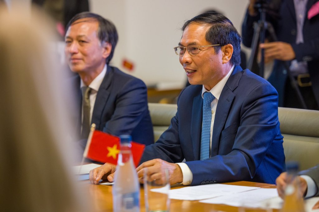 SenatorWong's tweet photo. Delighted to welcome my Vietnamese counterpart @FMBuiThanhSon to Canberra. 

As we approach 50 years of diplomatic ties, we reaffirmed our close economic and people-to-people links, and our shared interest in a peaceful, stable and prosperous region. https://t.co/WM11KhjWG2