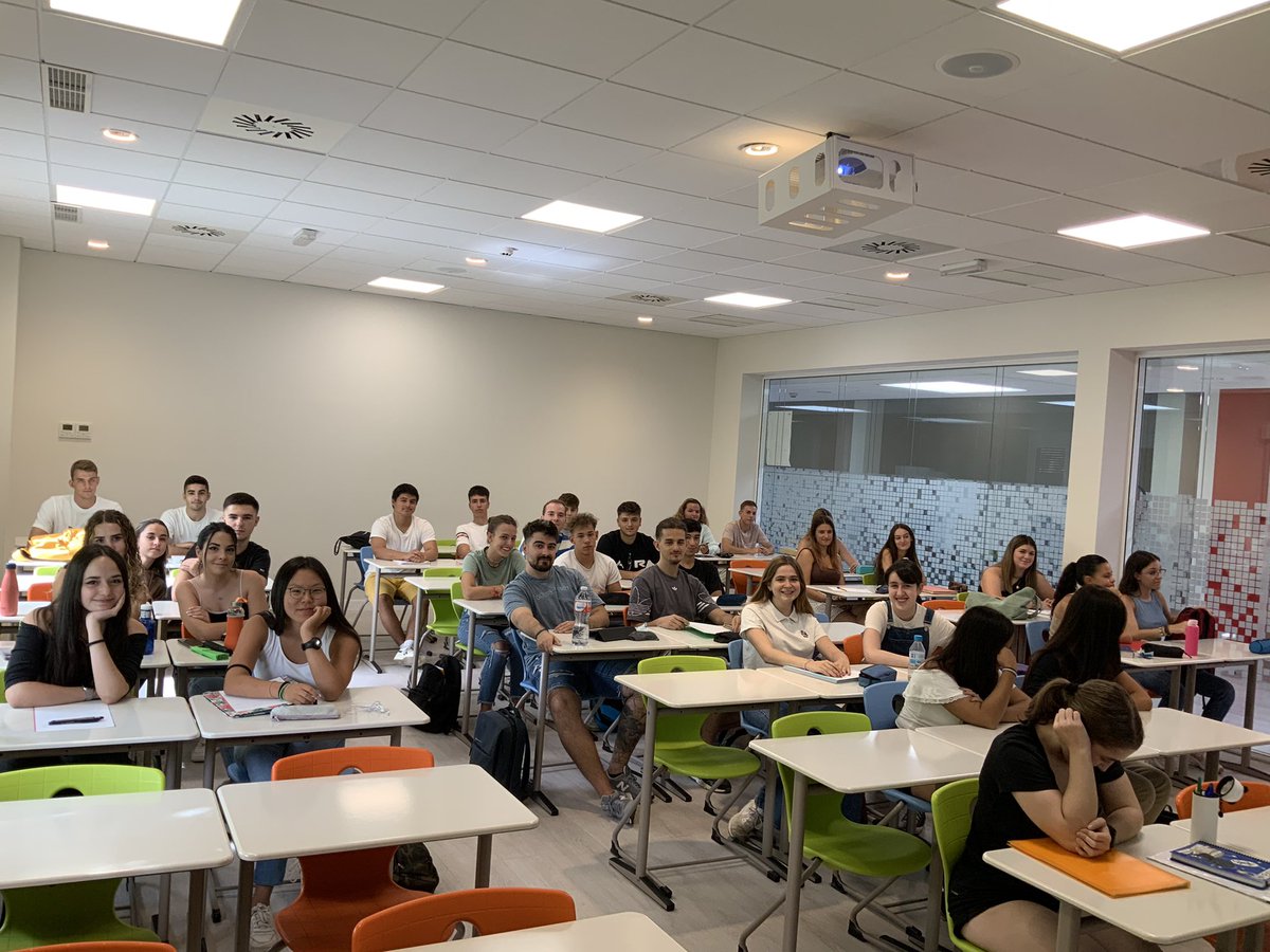 lourdesdemiguel's tweet photo. ¡Comenzamos! Hoy he conocido a mis estudiantes de 1º de Grado de Educación Primaria Grupo A ¡Feliz inicio de curso! #CyMEPA #SoyCUCC @cucc_educacion https://t.co/CiZtuJ6SDK