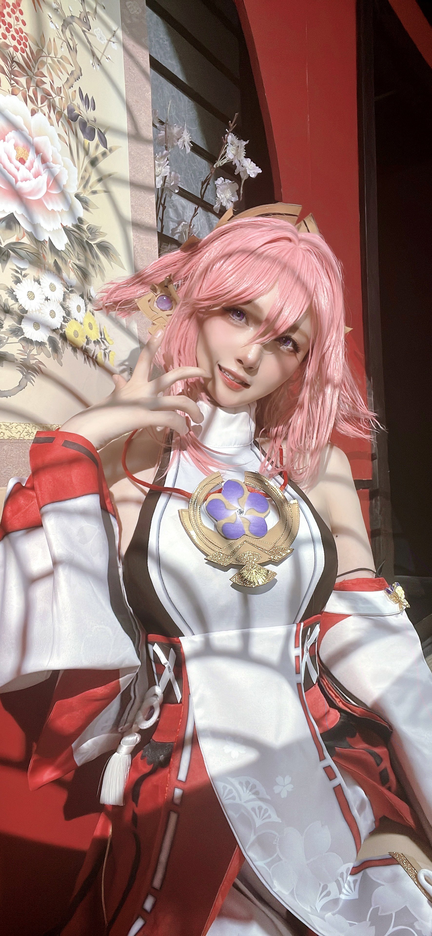 Yae Miko cosplayer genshin impact