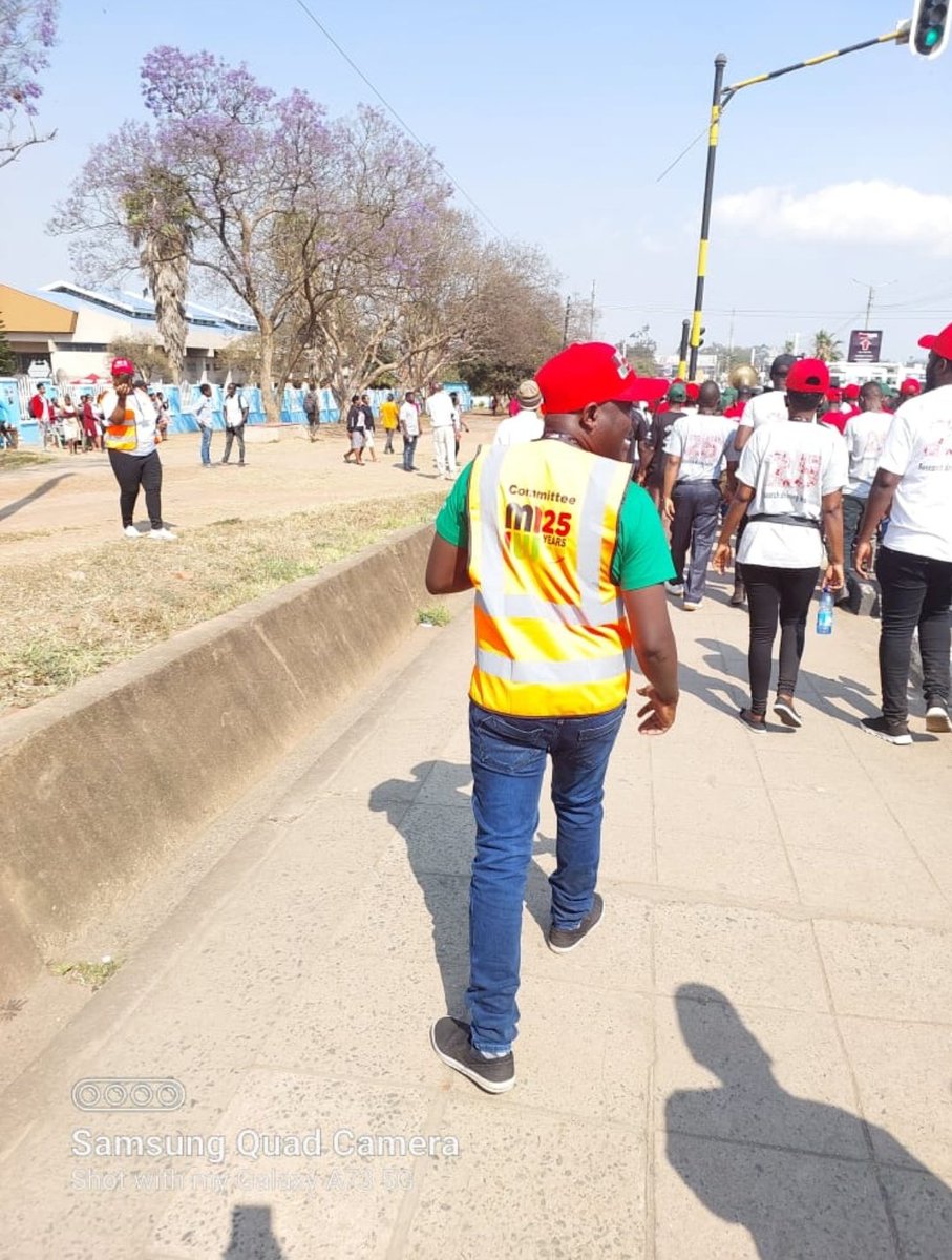 MLW_Programme's tweet photo. The walkathon from Chichiri Shopping Mall to our offices at Queen Elizabeth Central Hospital this morning was fantastic. There was a lot of good energy and fun from staff and partners as we continued our 25th anniversary celebrations.

#25_years
#researchdrivinghealth https://t.co/duSwYgHWYt