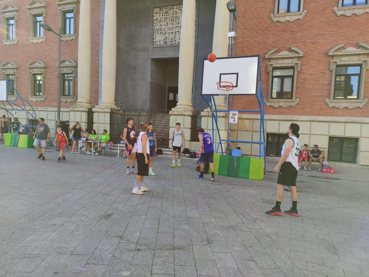 Astrapace's tweet photo. 🏀👏Gran éxito de participación en nuestro XI Encuentro de Baloncesto Solidario.
Como en ediciones anteriores, los fondos recaudados irán destinados a los proyectos de Astrapace para continuar mejorando la calidad de vida de todos los usuarios.

¡Gracias a todos por su apoyo!😊 https://t.co/7sWzXovV3o