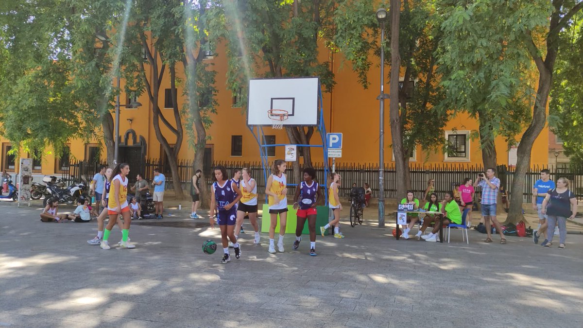 Astrapace's tweet photo. 🏀👏Gran éxito de participación en nuestro XI Encuentro de Baloncesto Solidario.
Como en ediciones anteriores, los fondos recaudados irán destinados a los proyectos de Astrapace para continuar mejorando la calidad de vida de todos los usuarios.

¡Gracias a todos por su apoyo!😊 https://t.co/7sWzXovV3o