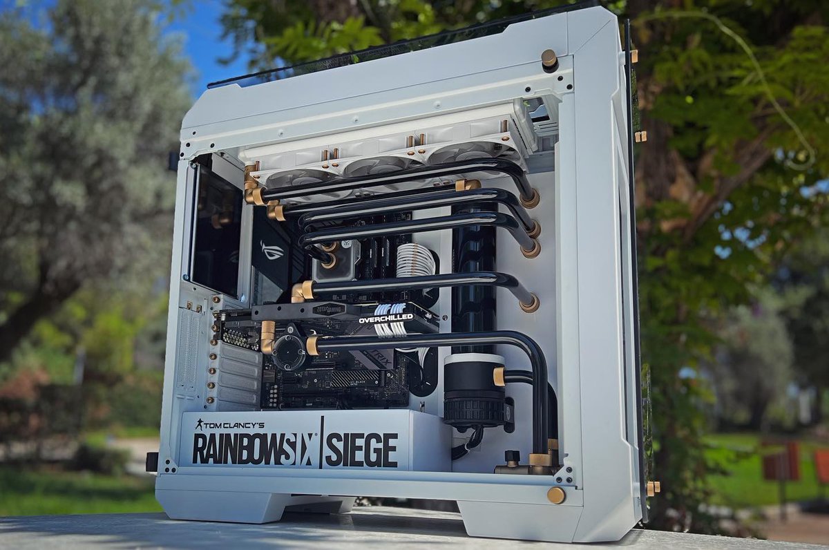 Thermaltake_UK_'s tweet photo. Beautiful View 71 build by @OverChilled 🚀
#rainbowsixsiege #Thermaltake #overchilled https://t.co/XOaargktSg