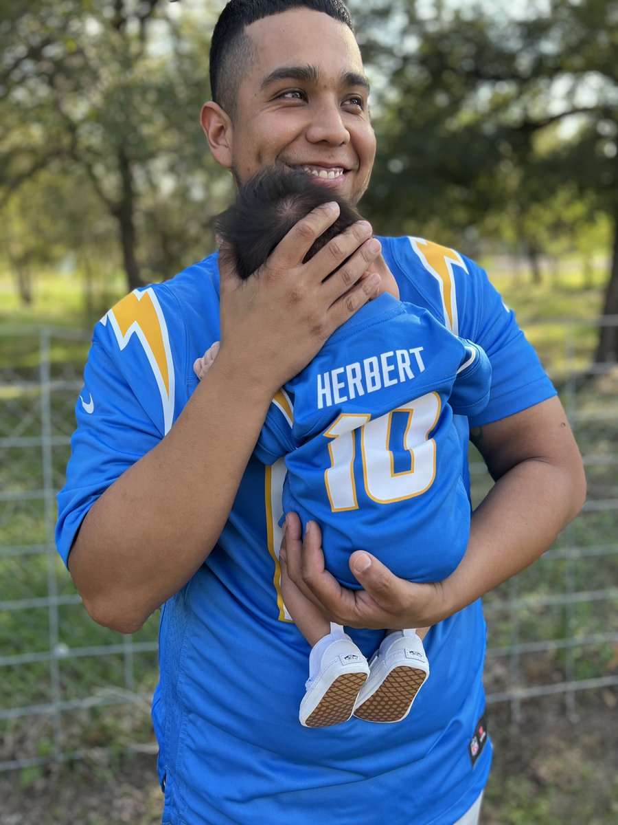 itsJIMmayne's tweet photo. start em young ⚡️
#BoltUp https://t.co/w9AGG1pCmy