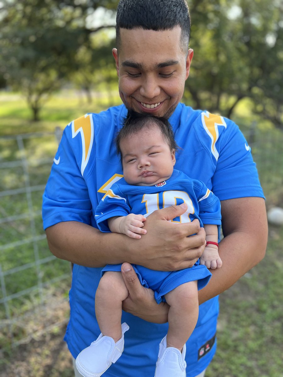 itsJIMmayne's tweet photo. start em young ⚡️
#BoltUp https://t.co/w9AGG1pCmy