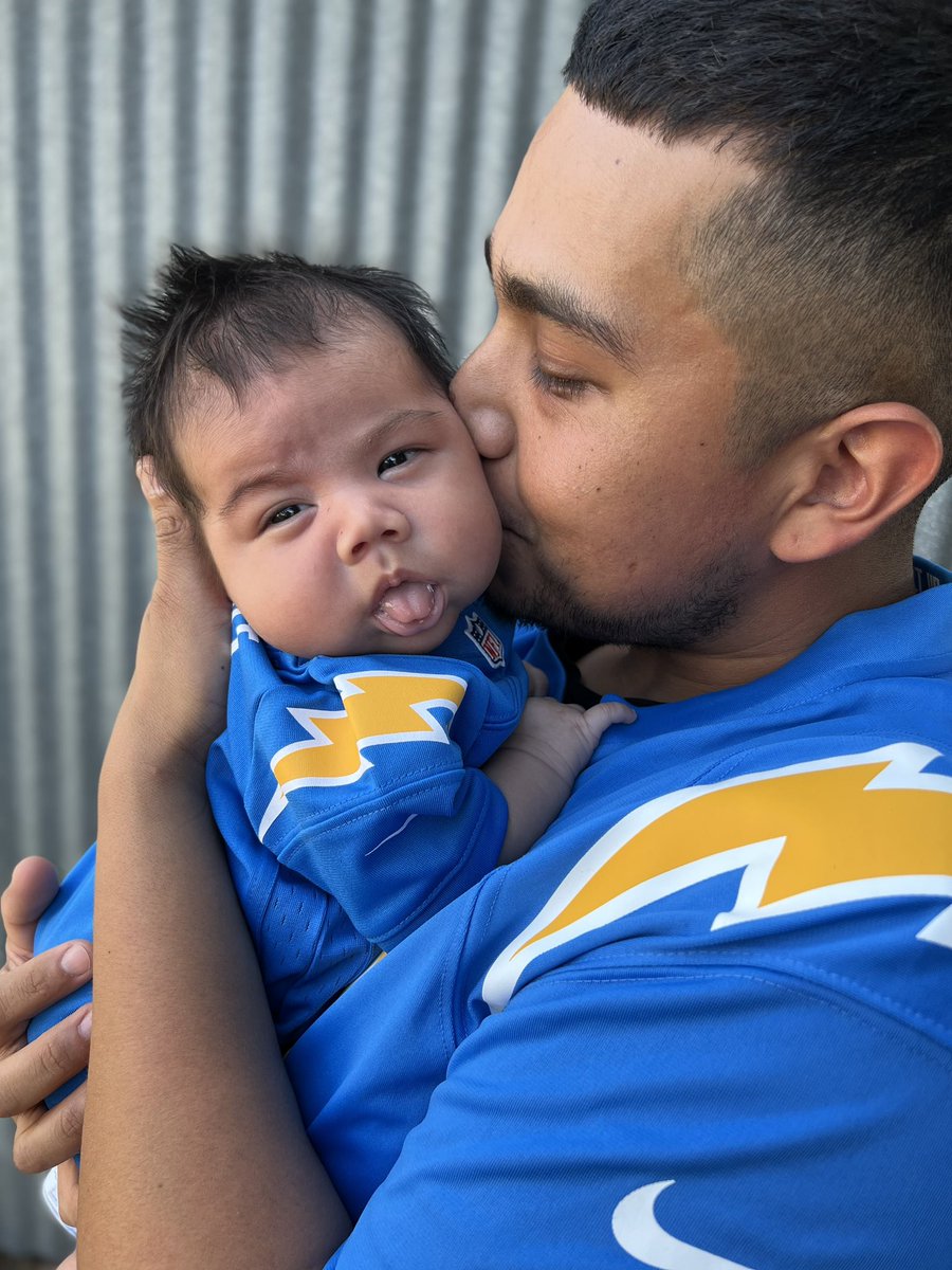itsJIMmayne's tweet photo. start em young ⚡️
#BoltUp https://t.co/w9AGG1pCmy