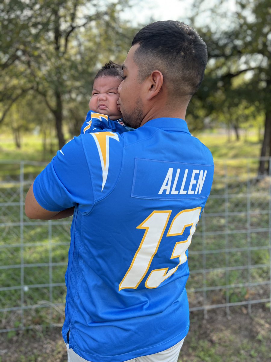 itsJIMmayne's tweet photo. start em young ⚡️
#BoltUp https://t.co/w9AGG1pCmy