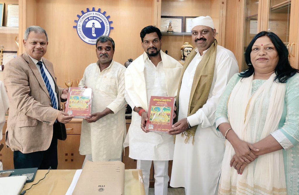 DrVijayTiwariJi's tweet photo. #MahaYogiSena
@ShashiP73384211
Block Pramukh & Mandal Adhyaksh BJP of #PaliBlock visited @itmgkpofficial for creating #SelfEmployedCEOs
@PMOIndia @CMOfficeUP @EduMinOfIndia @MGUGOfficial @AKTU_Lucknow @Dm_Gorakhpur @ugc_india @AICTE_INDIA @AIUIndia
#Security #CyberNews https://t.co/w6HOPXqmji