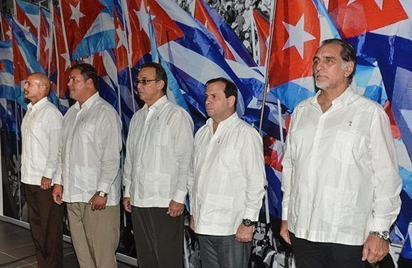 MaraSil46's tweet photo. 12/9/98 fueron detenidos 5 cubanos en EEUU x el único delito d combatir el terrorismo q el gob d EEUU viene realizando x décadas c/ esta #IslaRebelde. #FidelPorSiempre dijo "Volverán" y hoy los tenemos e/ nosotros, ejemplos de resistencia y firmes convicciones!
Buenos días! 🇨🇺🕊️ https://t.co/u5PkxEpABY