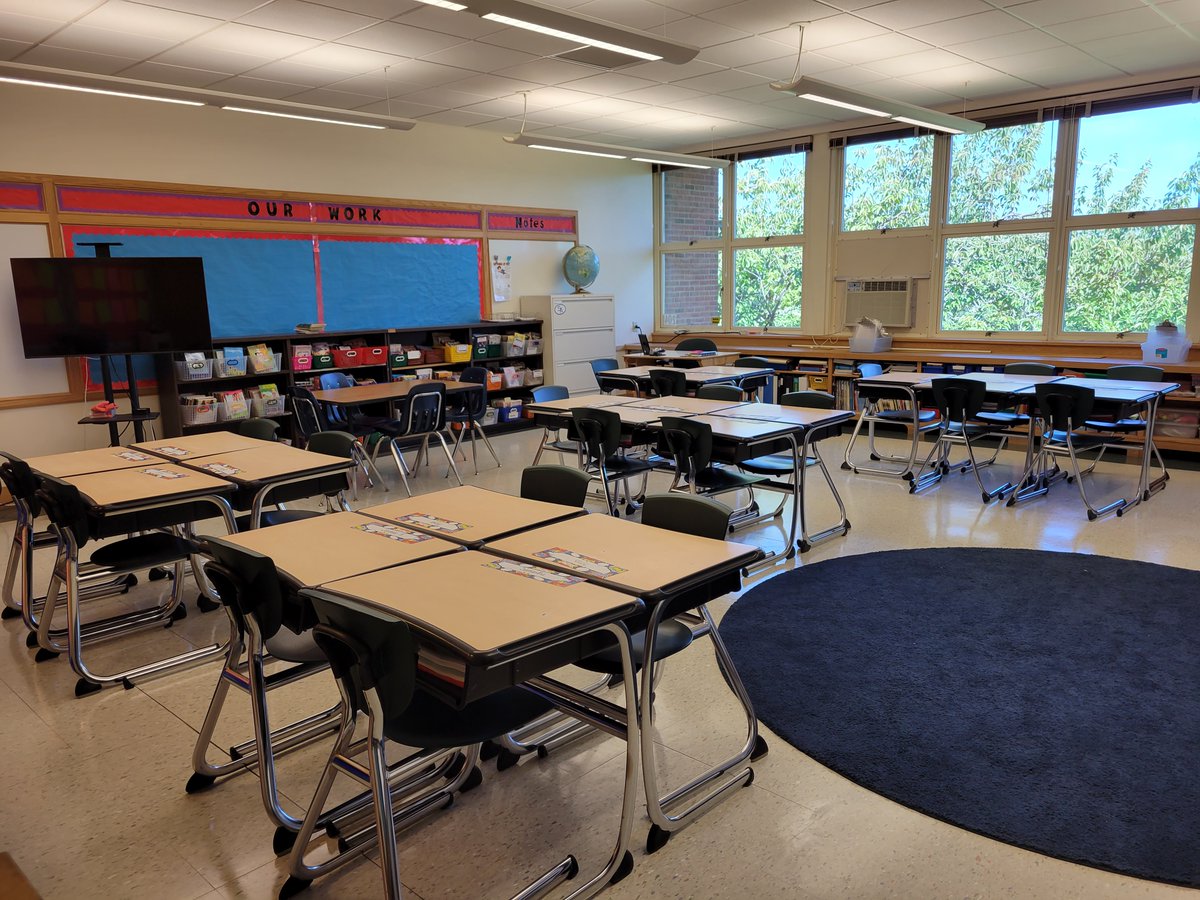 QRSWolfsonClass's tweet photo. Scenes from the first week of school...from an empty classroom to eager students getting to know one another.... https://t.co/tl8ZMnjMaT