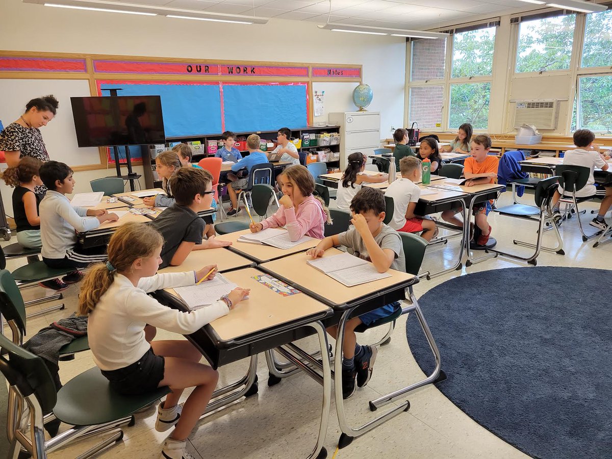 QRSWolfsonClass's tweet photo. Scenes from the first week of school...from an empty classroom to eager students getting to know one another.... https://t.co/tl8ZMnjMaT