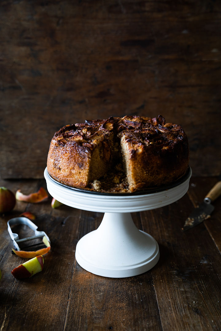 Every day is cake day right? Elegantly served on our Cake Stand ready to be served. bit.ly/3rHiYzI Photo: @JoanRansley