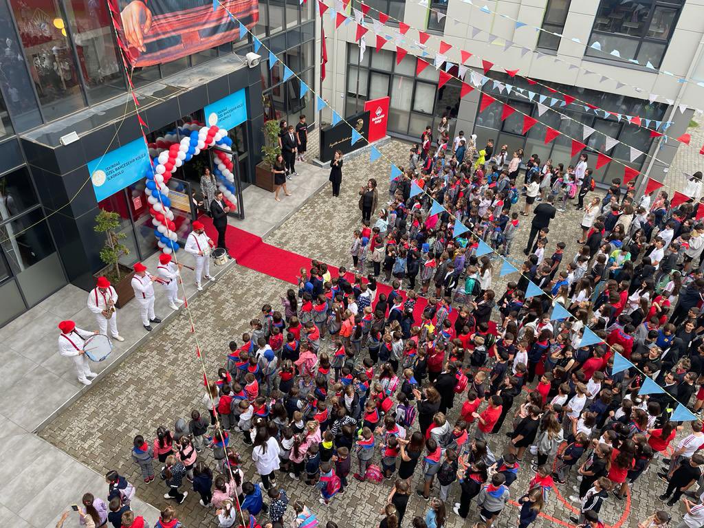 2022-2023 Eğitim Öğretim yılı açılış törenimizi büyük bir coşkuyla gerçekleştirdik. Öğrencilerimize, öğretmenlerimize, velilerimize sağlık ve başarı dolu bir yıl dileriz. ❤️💙