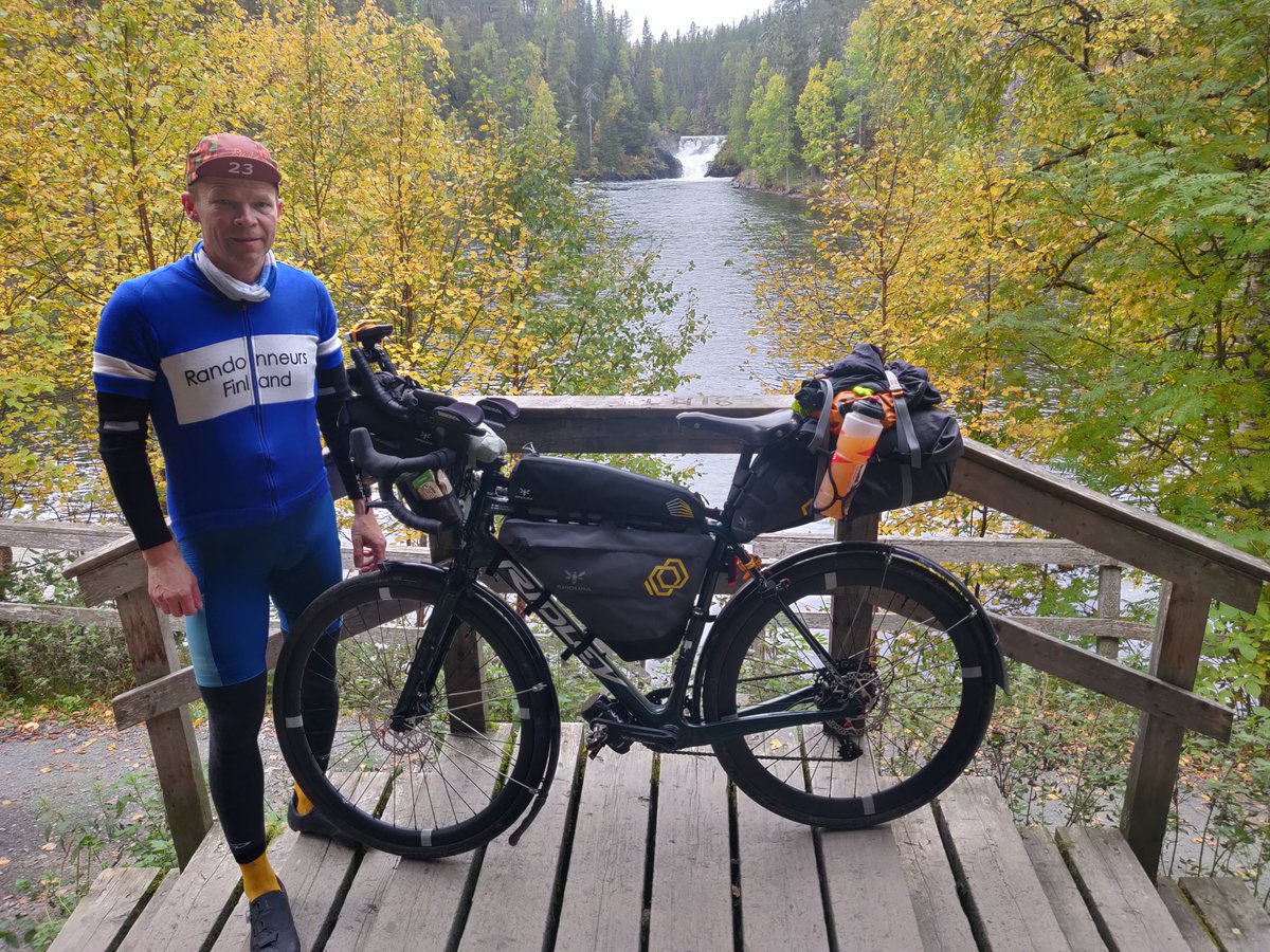 juha_simila's tweet photo. Kiva tulla syntymäseudulle eli #Kuusamo'on ja #Jyrävä'lle #ruska2022'n "välikontrollille. #Siilastupa https://t.co/tvcXHE9Wsl