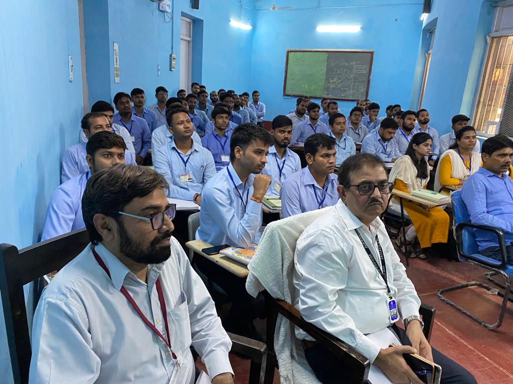 dfccil_india's tweet photo. Sh N Srinivas @diropbd_dfccil interacted with OP & BD Executives undergoing training at Zonal Railways Training Institute #Muzaffarpur today. He spoke about #operationalefficiency, #cybersignalling & how furthering #businessdevelopment should be a focus of their activities. https://t.co/9DI5NBHzjS