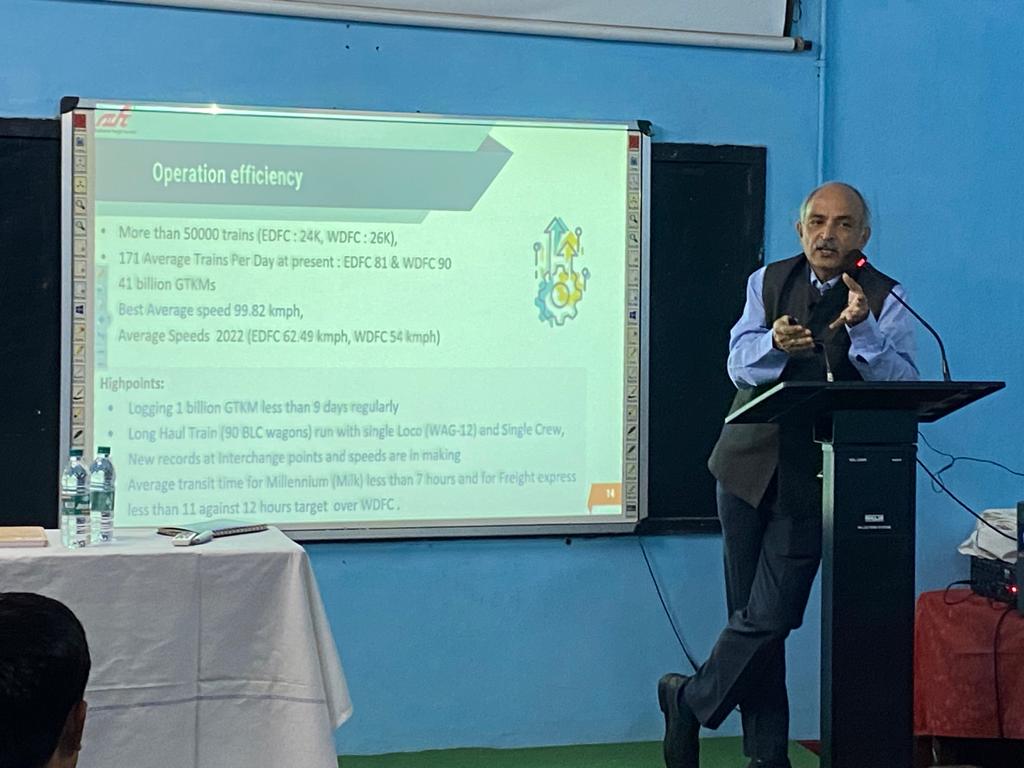 dfccil_india's tweet photo. Sh N Srinivas @diropbd_dfccil interacted with OP & BD Executives undergoing training at Zonal Railways Training Institute #Muzaffarpur today. He spoke about #operationalefficiency, #cybersignalling & how furthering #businessdevelopment should be a focus of their activities. https://t.co/9DI5NBHzjS
