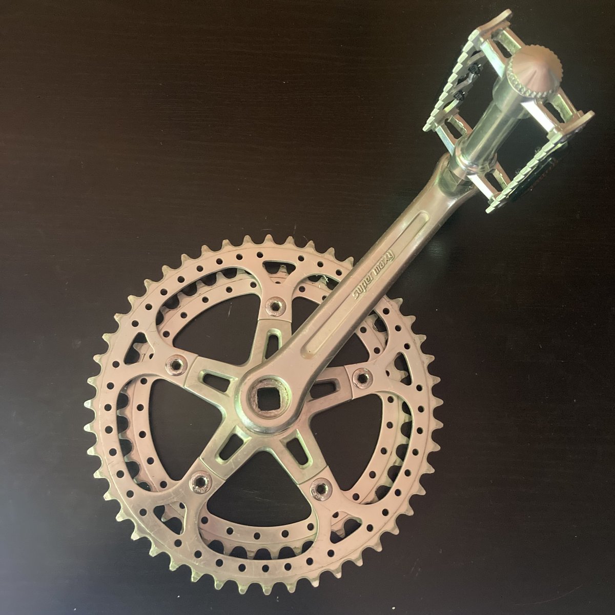 cyclomane_tlse's tweet photo. Réparation du filetage endommagé d’une manivelle de pédalier : taraudage à un diamètre supérieur, et insertion d’une bague filetée permettant d’y visser la pédale !

#reparacteur #reparerplutotquejeter  #ecoresponsable #velo #velovintage #reparationvelo #toulouse #lesboitesavelo https://t.co/tUr0MPxR7U