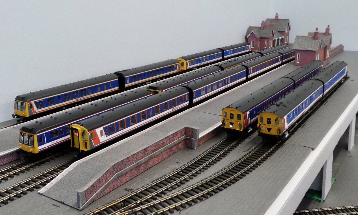 RogerHazelden's tweet image. Hope you have a good week too. Having a bit of an NSE running session here #MultipleUnitMonday #TMRGUK
