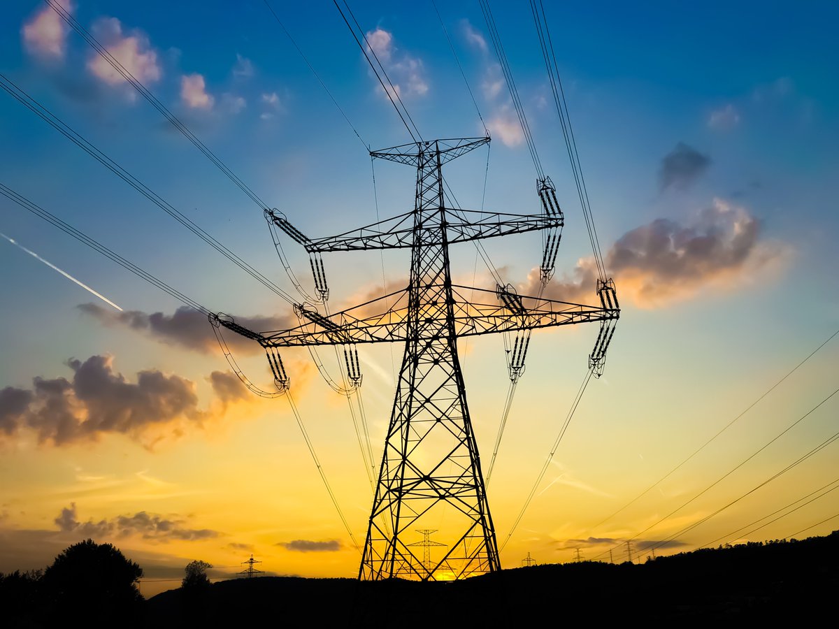 Working together to accelerate the #energytransition: the E-MERGE consortium is going to work for the #highvoltage grid of TenneT. Last Friday, September 9, we signed this cooperation agreement.

Read more about E-MERGE and the project on our website: bit.ly/3d20rtn