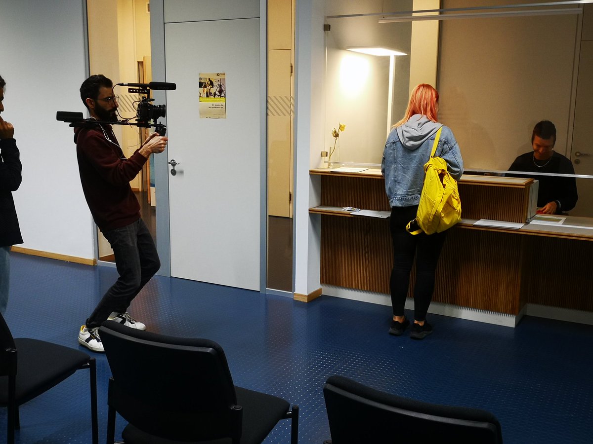 berlin_neu's tweet photo. Heute filmen wir im Willkommenszentrum #Berlin ein Video über dieses wichtige und kostenlose Beratungsangebot für Neuberliner*innen in der Stadt #Migrationsberatung https://t.co/CHj1lGFt32