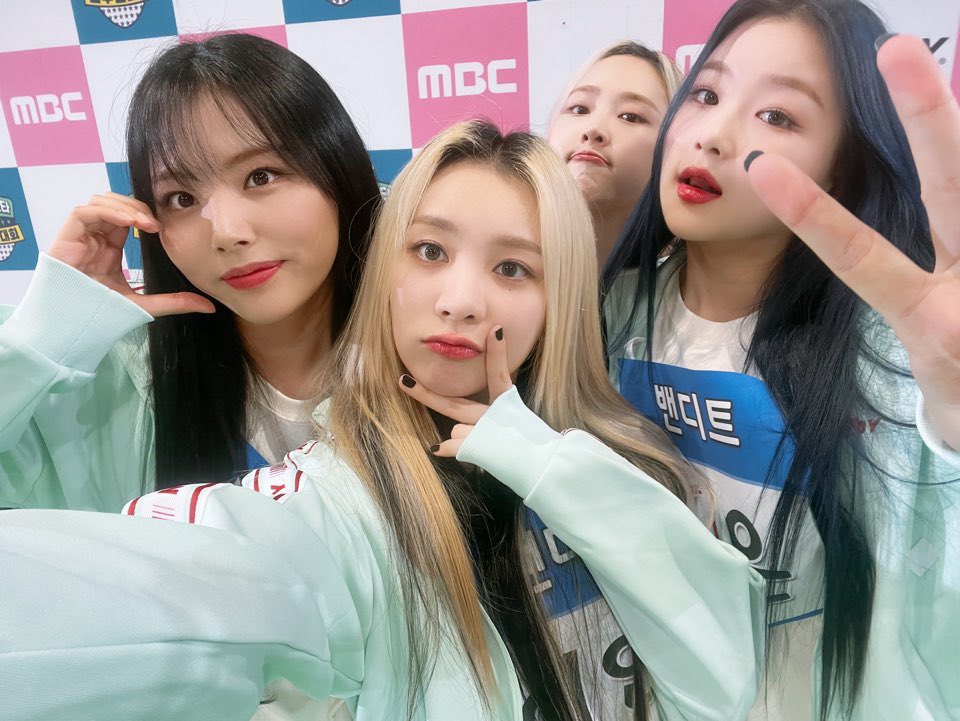 BVNDIT_official's tweet photo. [📸] #2022추석특집아이돌스타선수권대회 

반딧불의 큰 응원 소리 덕분에 힘내서 달릴 수 있었고 반딧불과 함께 했던 또 하나의 추억이 생겼어요😁
모두 너무너무 고맙고 앞으로도 같이 열심히 달리자요~!💕
(p.s. 다음에는 시명이도 꼭 함께!)

#BVNDIT #밴디트 
#이연 #송희 #정우 #시명 #승은 https://t.co/VUyRDIRiM5
