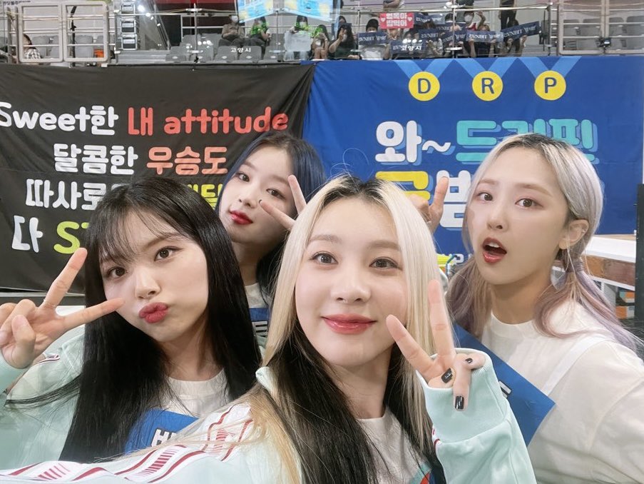 [📸] #2022추석특집아이돌스타선수권대회 

반딧불의 큰 응원 소리 덕분에 힘내서 달릴 수 있었고 반딧불과 함께 했던 또 하나의 추억이 생겼어요😁
모두 너무너무 고맙고 앞으로도 같이 열심히 달리자요~!💕
(p.s. 다음에는 시명이도 꼭 함께!)

#BVNDIT #밴디트 
#이연 #송희 #정우 #시명 #승은