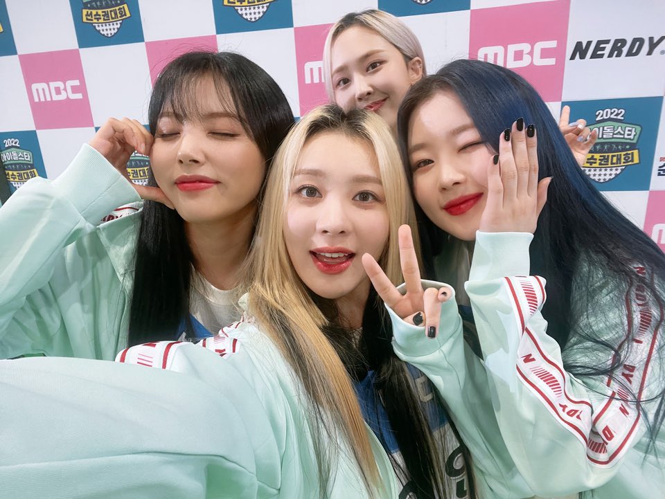 BVNDIT_official's tweet photo. [📸] #2022추석특집아이돌스타선수권대회 

반딧불의 큰 응원 소리 덕분에 힘내서 달릴 수 있었고 반딧불과 함께 했던 또 하나의 추억이 생겼어요😁
모두 너무너무 고맙고 앞으로도 같이 열심히 달리자요~!💕
(p.s. 다음에는 시명이도 꼭 함께!)

#BVNDIT #밴디트 
#이연 #송희 #정우 #시명 #승은 https://t.co/VUyRDIRiM5