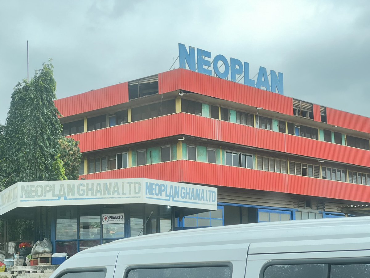 dagbui17's tweet photo. How’s this company doing? #Ghana #business The building seem to be calling for maintenance https://t.co/cmWoR2PhXg