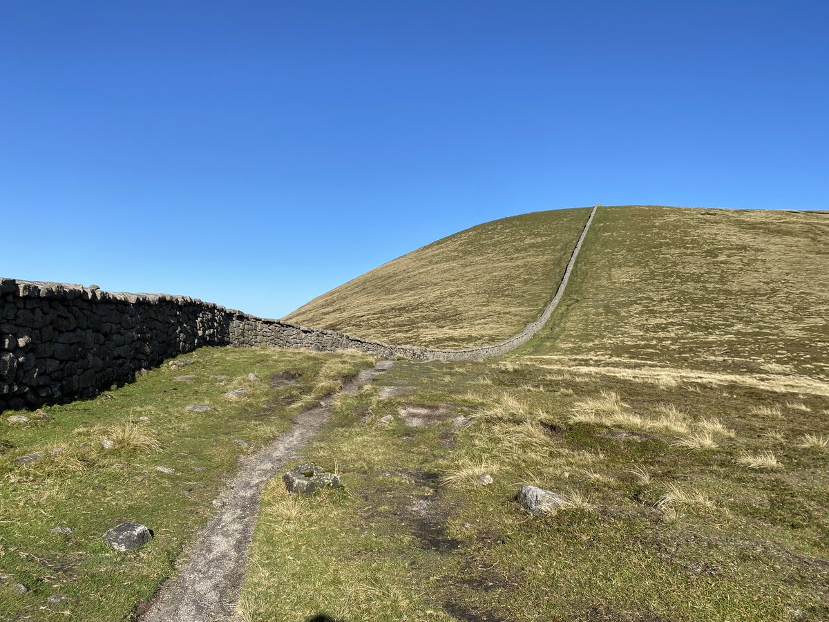 rbell596's tweet photo. My self care activity for the weekend! Favourite place in the world 🏔🥾 #ourweecountry #mournemountains https://t.co/6SMkxxZ4N2