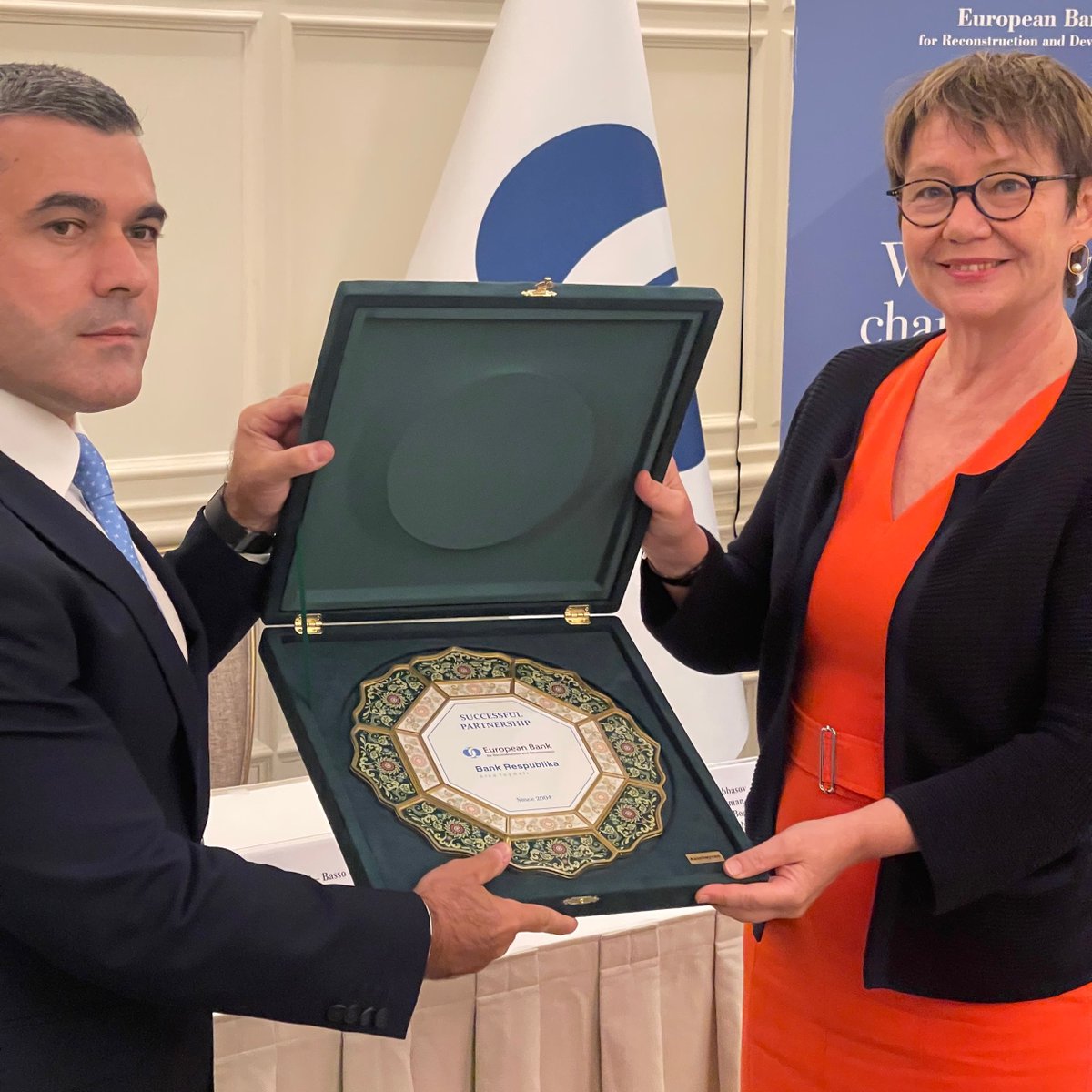 EBRD's tweet photo. Our @OdileRenaud is in Baku, where she signed an agreement to extend trade finance support to local #SMEs across the country. 

Together with our longstanding partner @Bank_Respublika, we are promoting foreign trade in Azerbaijan. https://t.co/kG21zzVvSZ