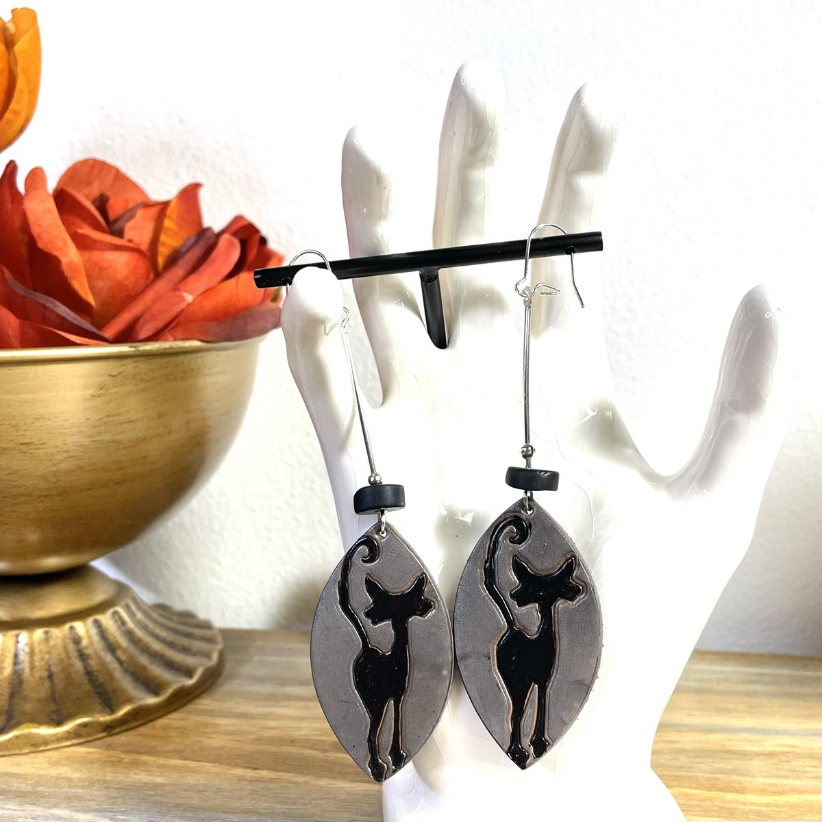 MerakiByKim's tweet photo. My shop is filling up with Halloween jewelry! Come check it out https://t.co/ljvXkvU8D1  #halloween #spookymonth #mondaythoughts https://t.co/34CoAwc7IZ