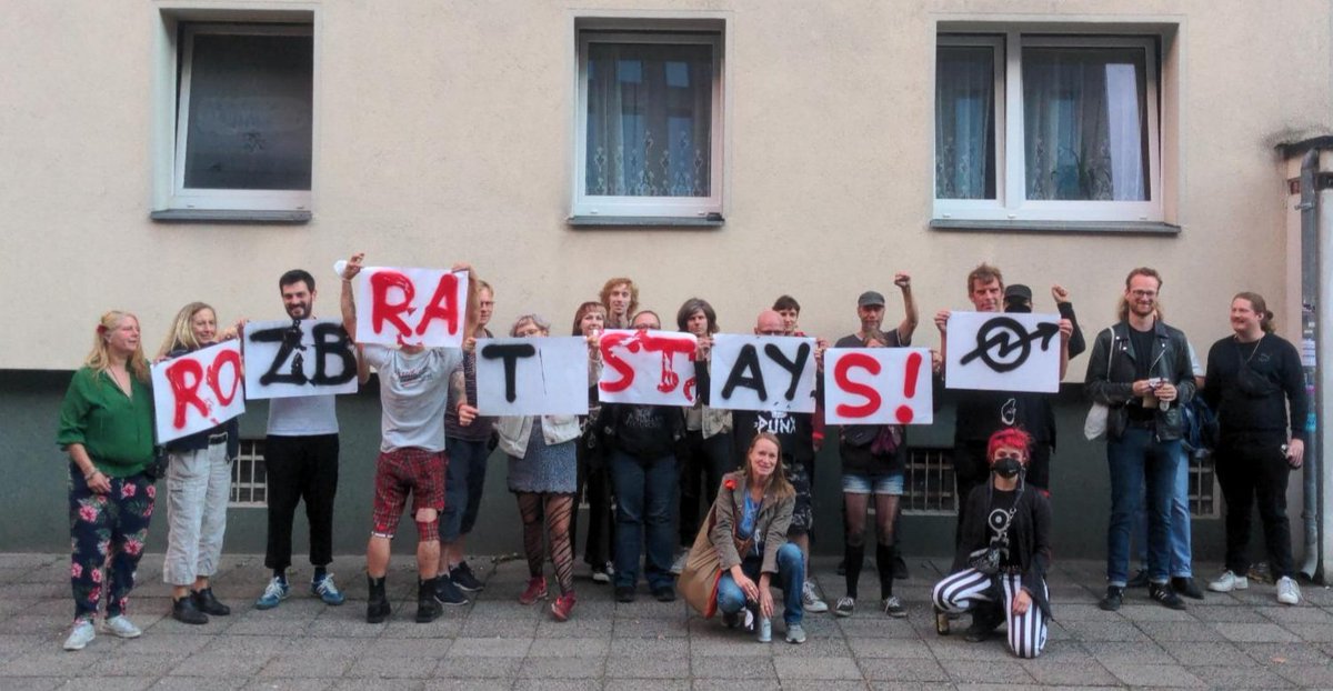 From #Berlin.s youngest to Polands oldest squat: #RozbratStays!  No evictions nowhere! 🔥🖤❤️
#HabersaathstrasseBleibt