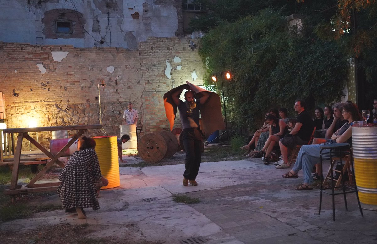 labastidadelrec's tweet photo. Unes imatges del Quintetto de dissabte a laBastida.
Gràcies a tothom qui ens vau acompanyar!
.
Albert Cirera . Saxo
Einat Tal . Dansa
Zoe Balasch . Dansa
Jordi Pallarés . Bateria i electrònica
Oskar Luko . Dansa
.
#labastidadelrec #impromusic #improdance https://t.co/86Y8xfKUQp