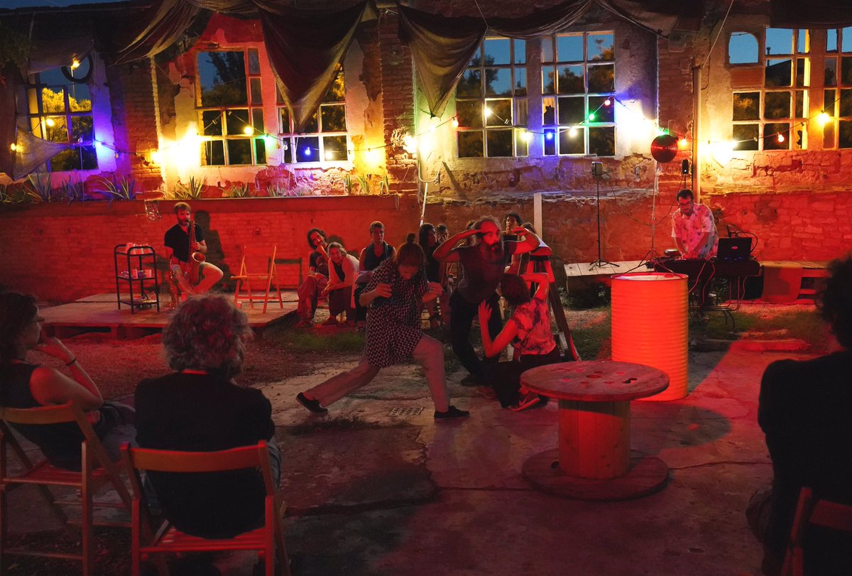 labastidadelrec's tweet photo. Unes imatges del Quintetto de dissabte a laBastida.
Gràcies a tothom qui ens vau acompanyar!
.
Albert Cirera . Saxo
Einat Tal . Dansa
Zoe Balasch . Dansa
Jordi Pallarés . Bateria i electrònica
Oskar Luko . Dansa
.
#labastidadelrec #impromusic #improdance https://t.co/86Y8xfKUQp