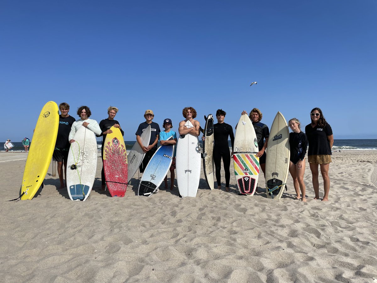 Some of our 2022 Crew! 🔥🤙🏼🌊 #GoBeach #Yew First contest this Friday @ Bridge Ave vs. Boro!