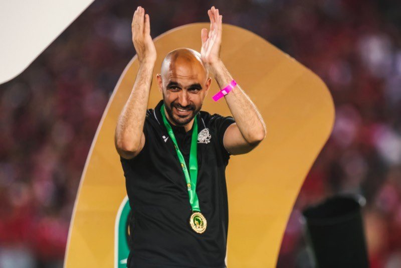 Spacefootclub's tweet photo. Aimer les joueurs de caractère / affirmer que c’est son rôle de gérer tout ça / préférer les lions aux moutons.
Voilà pourquoi @WalidRegraguiof à raison sur toute la ligne contrairement à Vahid qui voulait imposer son dictat à des chats.
#DimaMaghrib 🇲🇦🇲🇦
#RegraguiIN
#VahidOUT https://t.co/1VMLOh7oS4