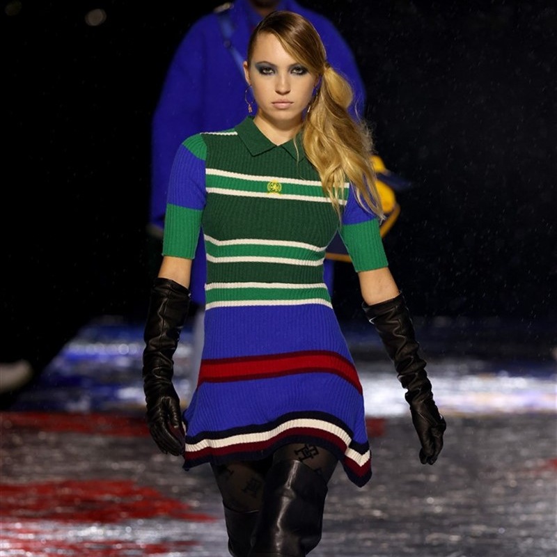 designscene's tweet photo. #TommyHilfiger presents first-of-its-kind simultaneous IRL and URL runway show for the #TOMMYFACTORY Fall 2022 Collection #NYFW