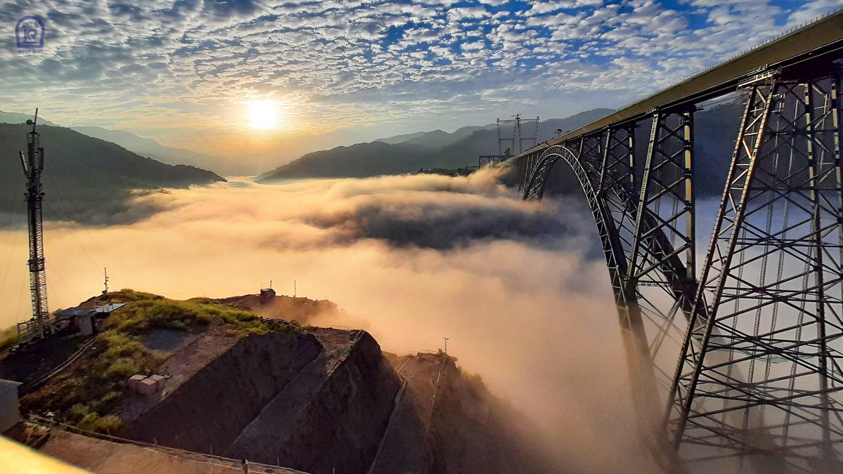KonkanRailway's tweet photo. Breathtaking views of the iconic Chenab Bridge. #IndianRailways #AzadiKaAmritMahotsav @RailMinIndia @Central_Railway @WesternRly @GMSRailway @SWRRLY https://t.co/PmTehKJqH9