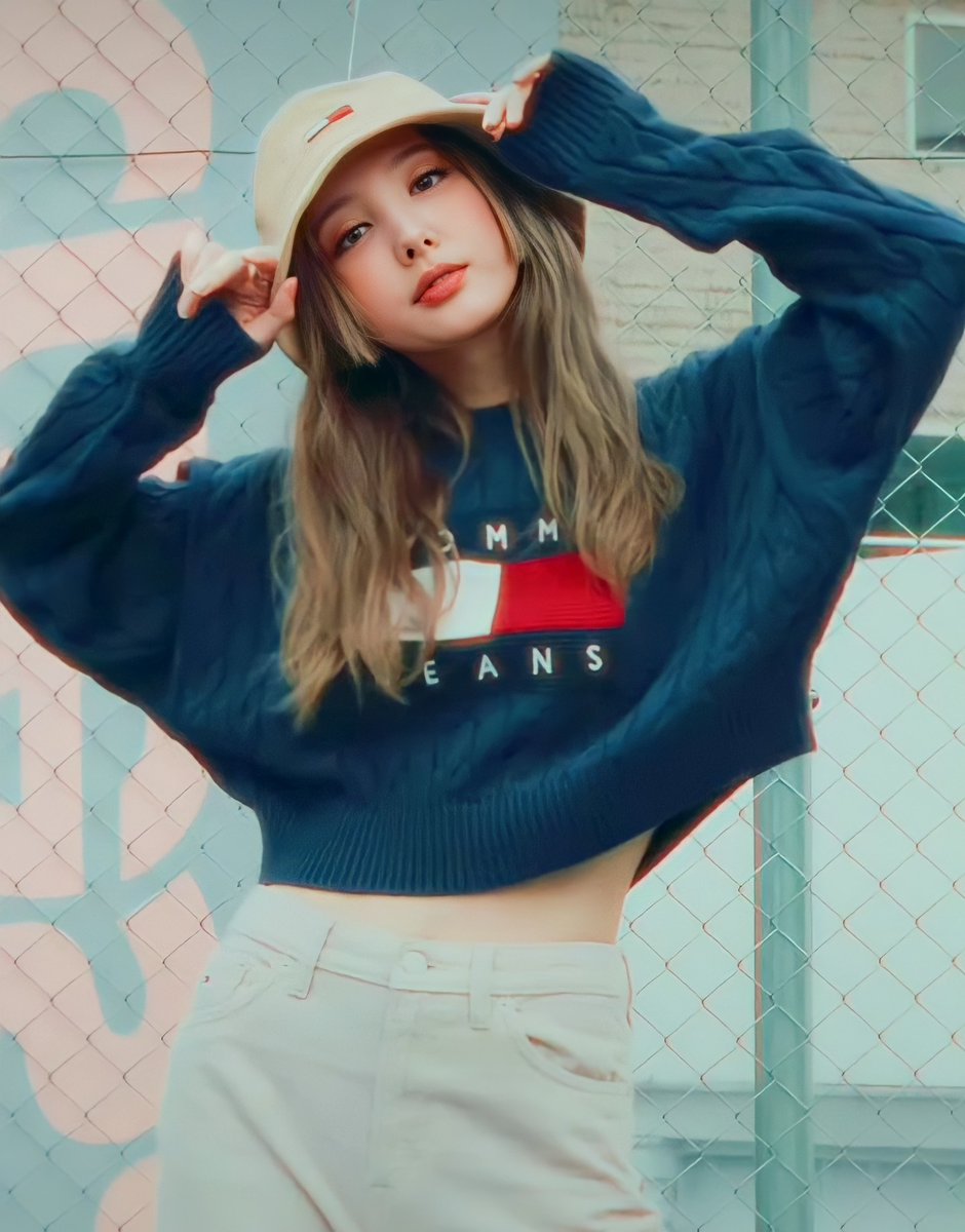 Wansu1020's tweet photo. Im-nayeon be slaying as a model for Tommy Jeans 🥵

#NAYEON #나연 https://t.co/EdsxFxzE95
