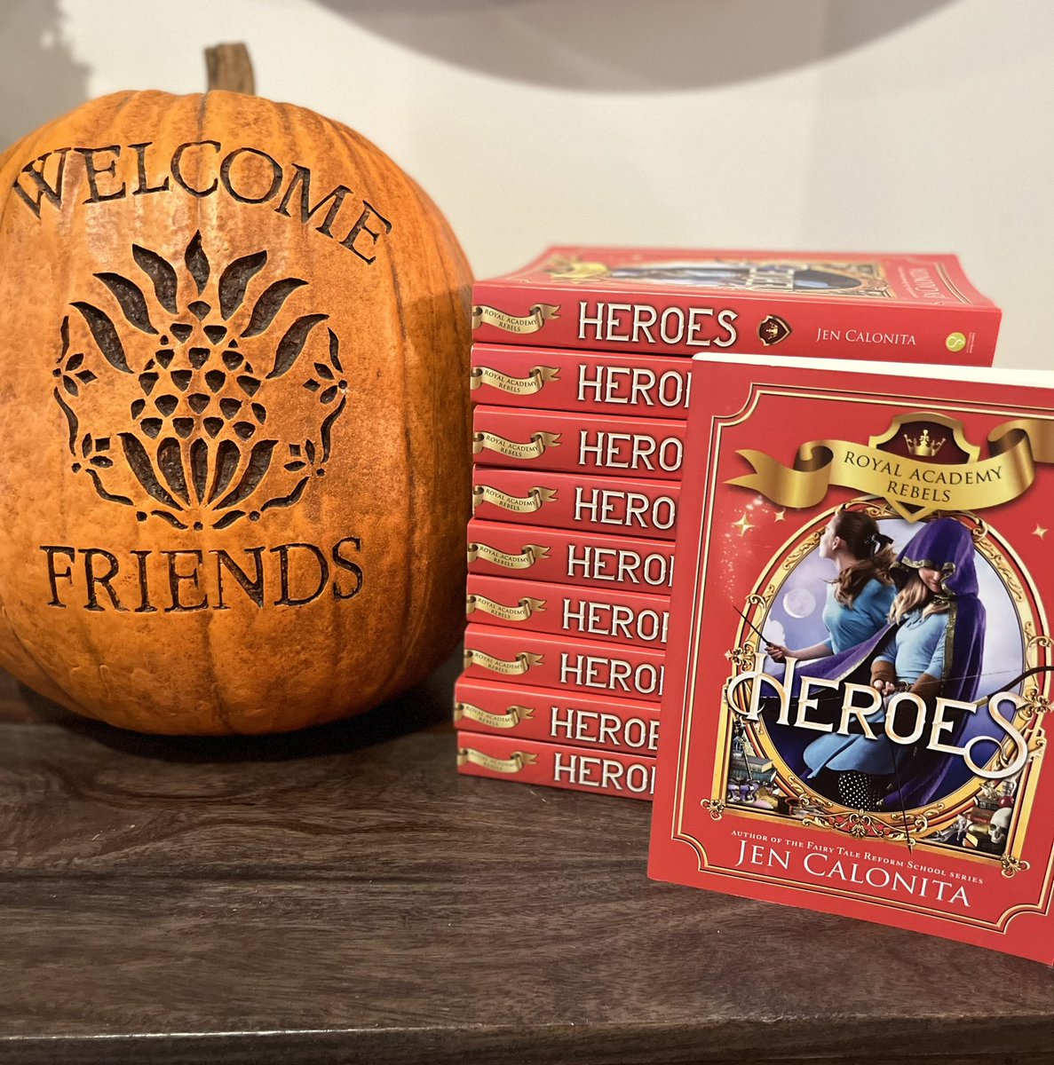 GIVEAWAY! When the kids of Fairy Tale Reform School &amp; Royal Academy have to bunk in the same castle,they’ll have to work together to stop a villain.Enter to win TEN class copies of HEROES when you RT/follow.Tag a friend for extra entries.Winner picked 9/14 pm EST <a href="/SourcebooksKids/">Sourcebooks Kids</a>