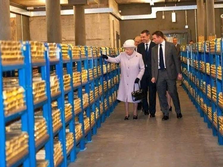 localrkyt's tweet photo. Inilah gudang simpanan emas "Bank Of England" yang dikatakan mempunyai jumlah simpanan jongkong emas bernilai lebih 200 billion pounds sterling atau bersamaan sekitar RM1,066,511,600,000.00. https://t.co/qlPERR31Ay