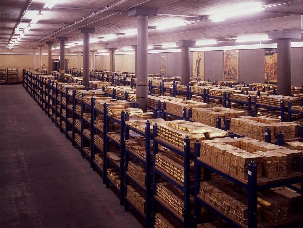 localrkyt's tweet photo. Inilah gudang simpanan emas "Bank Of England" yang dikatakan mempunyai jumlah simpanan jongkong emas bernilai lebih 200 billion pounds sterling atau bersamaan sekitar RM1,066,511,600,000.00. https://t.co/qlPERR31Ay