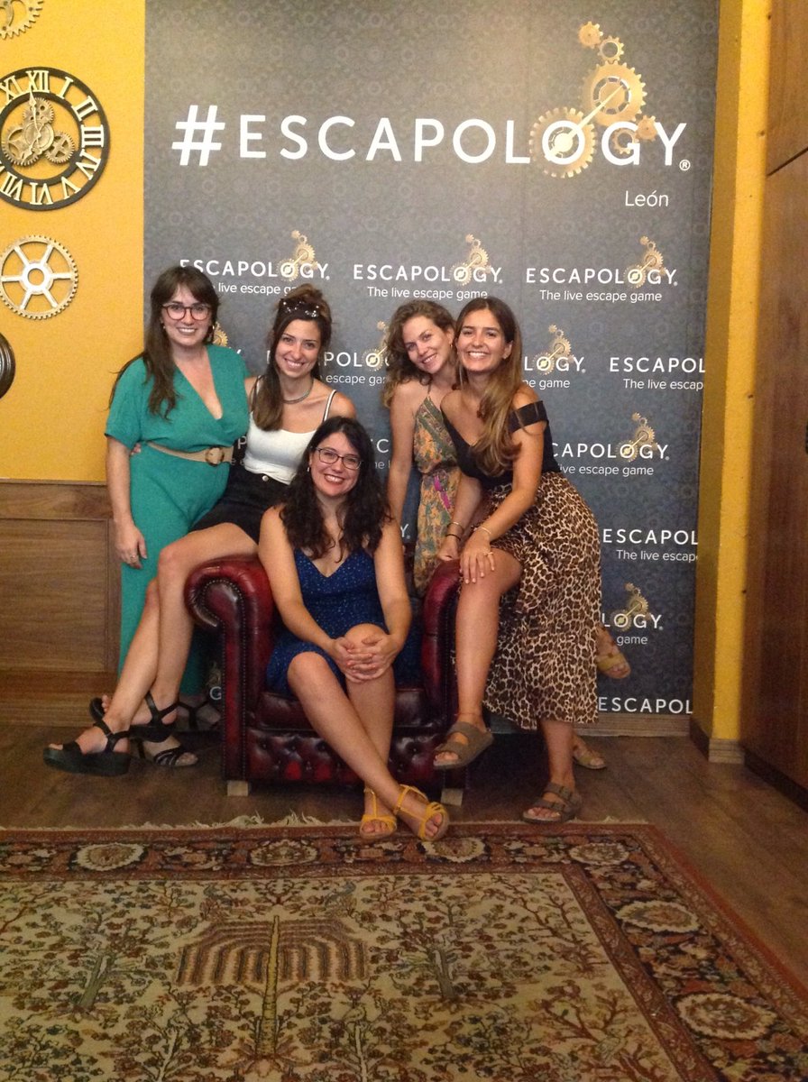 EscapologyL's tweet photo. ¡LO HAN CONSEGUIDO! 🙌 🙌 🙌

El equipo Mollete se enfrentó al malvado cura de «7 Pecados Capitales» y logró vencer su maldición 👍 Aunque en algún momento estas valientes lo veían todo negro, la cripta y los fantasmas no pudieron con ellas 🔝
https://t.co/veoeDkF1Q4
#escaperoom https://t.co/jha8gSuGOY