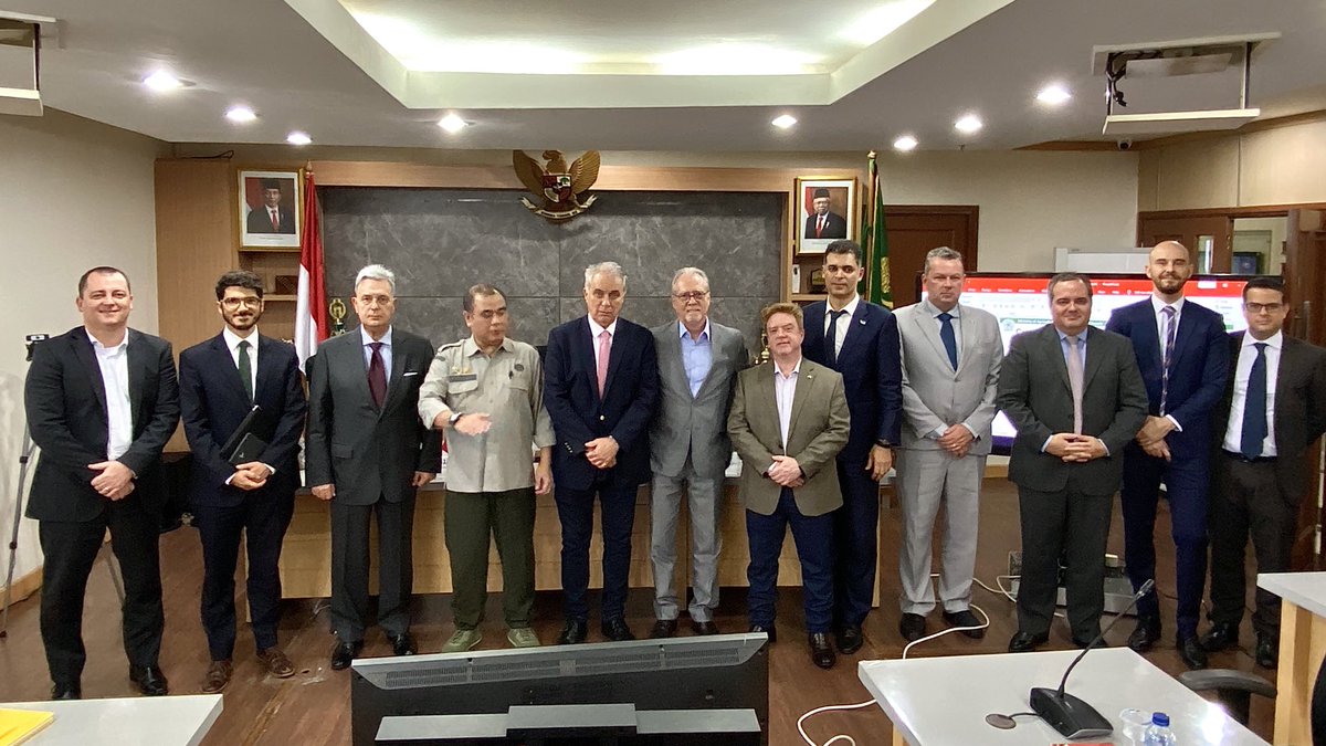 MarcosMontesBR's tweet photo. O encontro contou com painéis apresentados pelo secretário de Defesa Agropecuária do #MapaBrasil, Guilherme Leal, pelo chefe de Apoio às Missões Internacionais, Gustavo Bracale, e pelo coordenador-Geral de Produtos de Uso Veterinário, Marcos de Santana Leandro Júnior. https://t.co/qc4r2N8Wen
