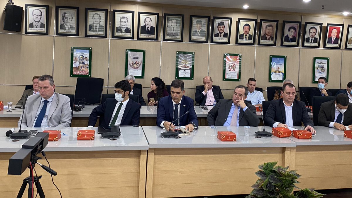 MarcosMontesBR's tweet photo. O encontro contou com painéis apresentados pelo secretário de Defesa Agropecuária do #MapaBrasil, Guilherme Leal, pelo chefe de Apoio às Missões Internacionais, Gustavo Bracale, e pelo coordenador-Geral de Produtos de Uso Veterinário, Marcos de Santana Leandro Júnior. https://t.co/qc4r2N8Wen