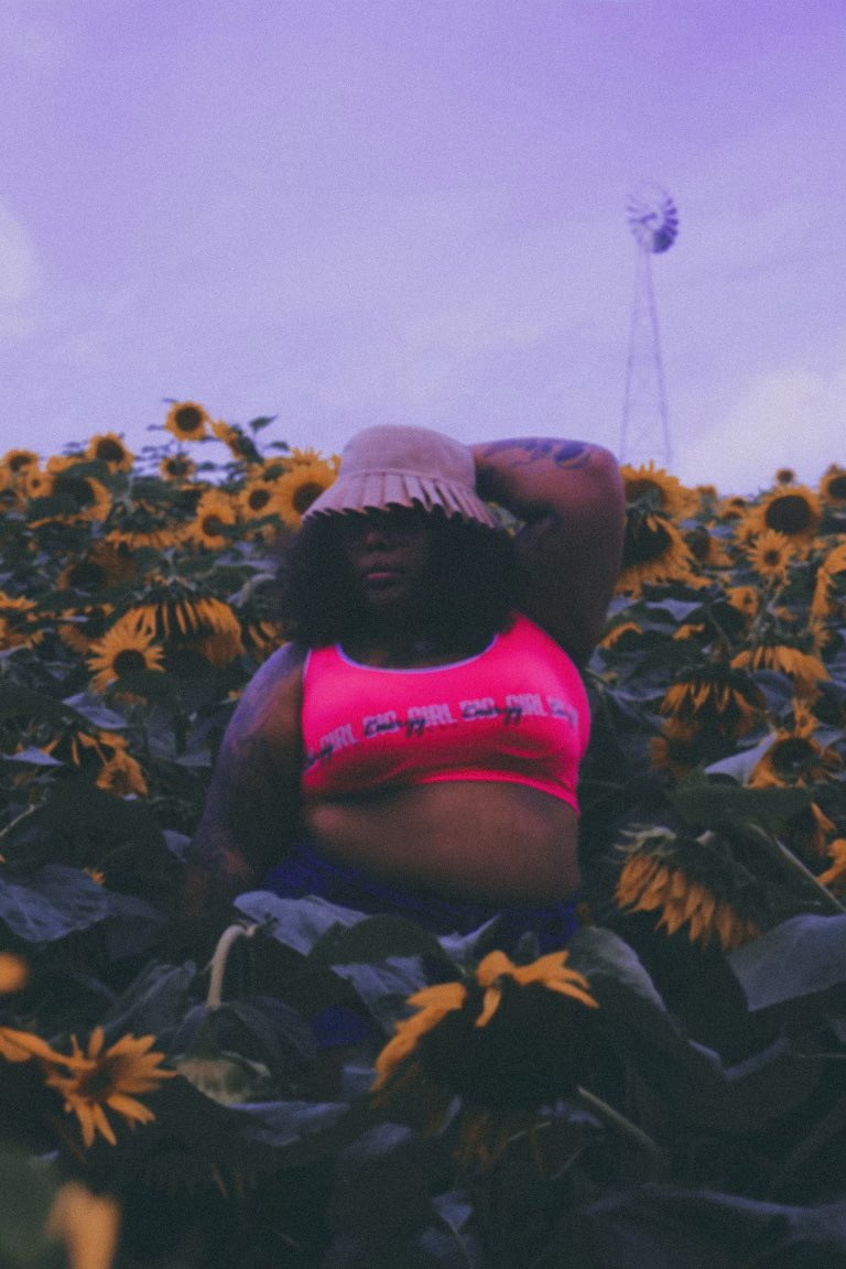 IamMissTrinnie's tweet photo. It ain’t a bucket, Issa fucket. Shout out my brotha Tez! 
200 plus, can’t get enough, Keep my nigga fed… https://t.co/RUrlQqg2A0