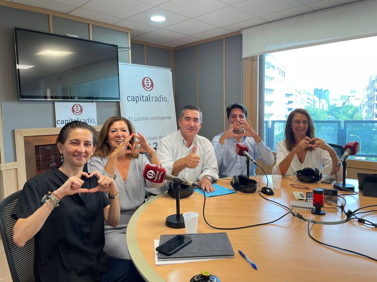 ⚫️ #Finalizamos programa junto a <a href="/generacciona/">Generacciona</a> hablando sobre #diversidadcultural con Teresa Manjón de <a href="/SomosSacyr/">Sacyr</a>; Carlos Gutiérrez de 
<a href="/Sandoz_Global/">Sandoz</a>; <a href="/AngelesAlcazarG/">Angeles</a>; <a href="/CascanteElena/">Elena Cascante</a> y <a href="/SonsolesMorales/">Sonsoles Morales</a> 
Feliz semana para todos👋