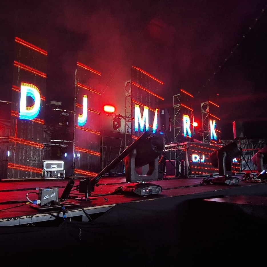 Our team had a great time at Apps Court Farm this weekend looking after the second stage for the 90's Vs 00's, Boogie Town and Mainland Festival's for Music Mann (<a href="/mannjohnathan/">Johnathan Mann</a>)⁠
⁠
#appscourtfarm #festivalseason #festivallighting #concertlighting #stageeffects #videoscreen